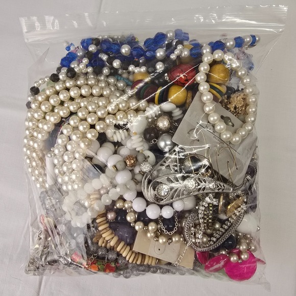 Craft Jewelry‎ Lot 5lb Broken Not Wearable Beads Parts Repurpose DIY Art - Picture 1 of 12